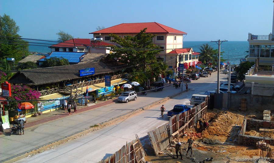 Вид из нашего отеля (название не помню). Когда мы там жили, рядом активно строился новый отель. Наверняка сейчас там жилья еще больше. Вид из нашего отеля (название не помню). Когда мы там жили, рядом активно строился новый отель. Наверняка сейчас там жилья еще больше.