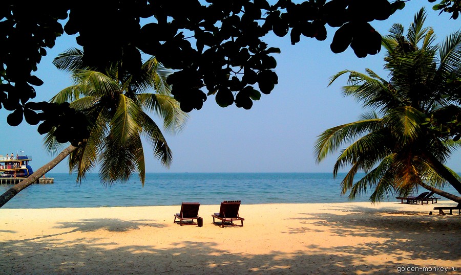 Когда мы были на пляже, вдоль береговой линии работало несколько ресторанов, но, судя по всему, в настоящий момент они практически все или вовсе все закрыты. Предполагаю, что это связано со строительством каких-нибудь очередных отелей. Когда мы были на пляже, вдоль береговой линии работало несколько ресторанов, но, судя по всему, в настоящий момент они практически все или вовсе все закрыты. Предполагаю, что это связано со строительством каких-нибудь очередных отелей.