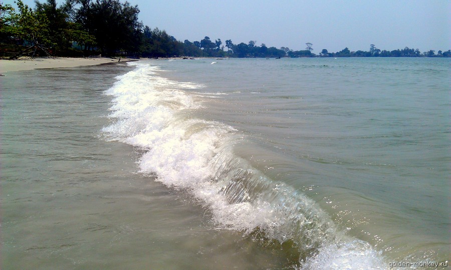 Вода на этом пляже определенно приятнее, чем на Победе и Гаваях, причем как на вид, так и на ощупь. Вода на этом пляже определенно приятнее, чем на Победе и Гаваях, причем как на вид, так и на ощупь.