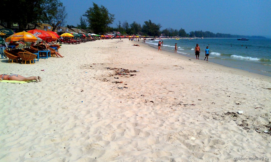 Оживленно, местами грязно, шумно – такой он, пляж Серендипити. Оживленно, местами грязно, шумно – такой он, пляж Серендипити.