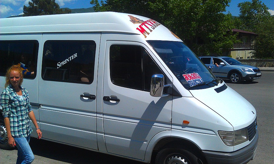 Маршрутки, курсирующие между Тбилиси и Мцхетой, Грузия. Маршрутки, курсирующие между Тбилиси и Мцхетой, Грузия.