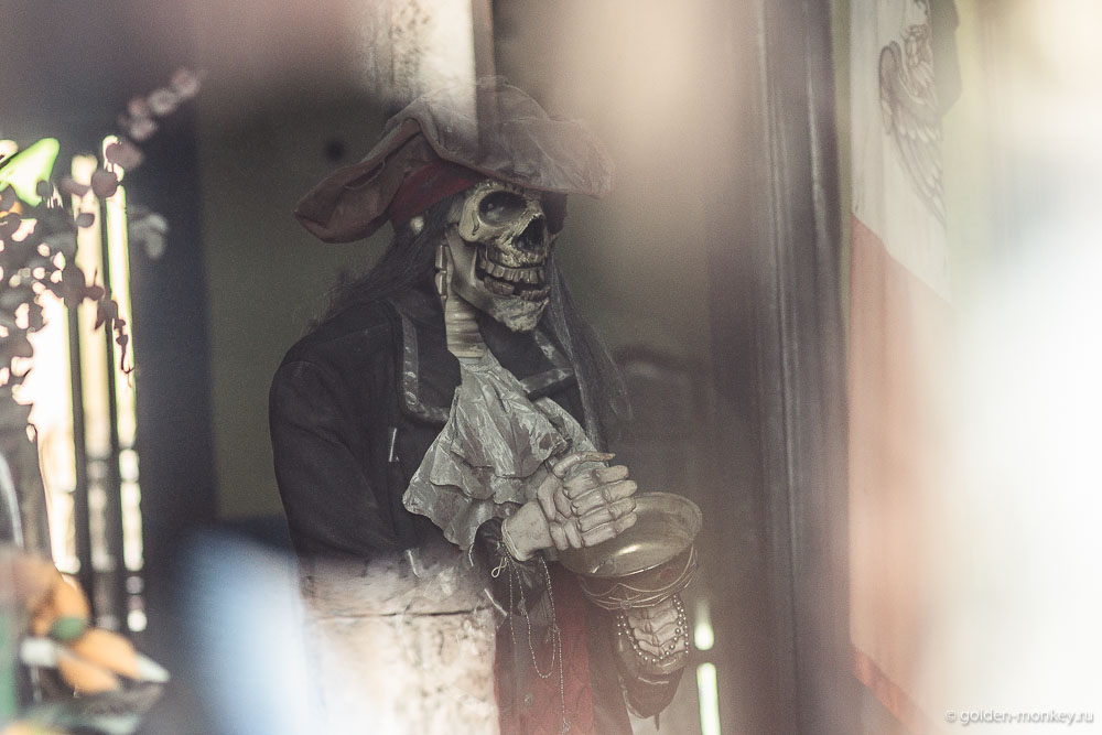 Кампече, скелет в окошке Кампече, скелет в окошке