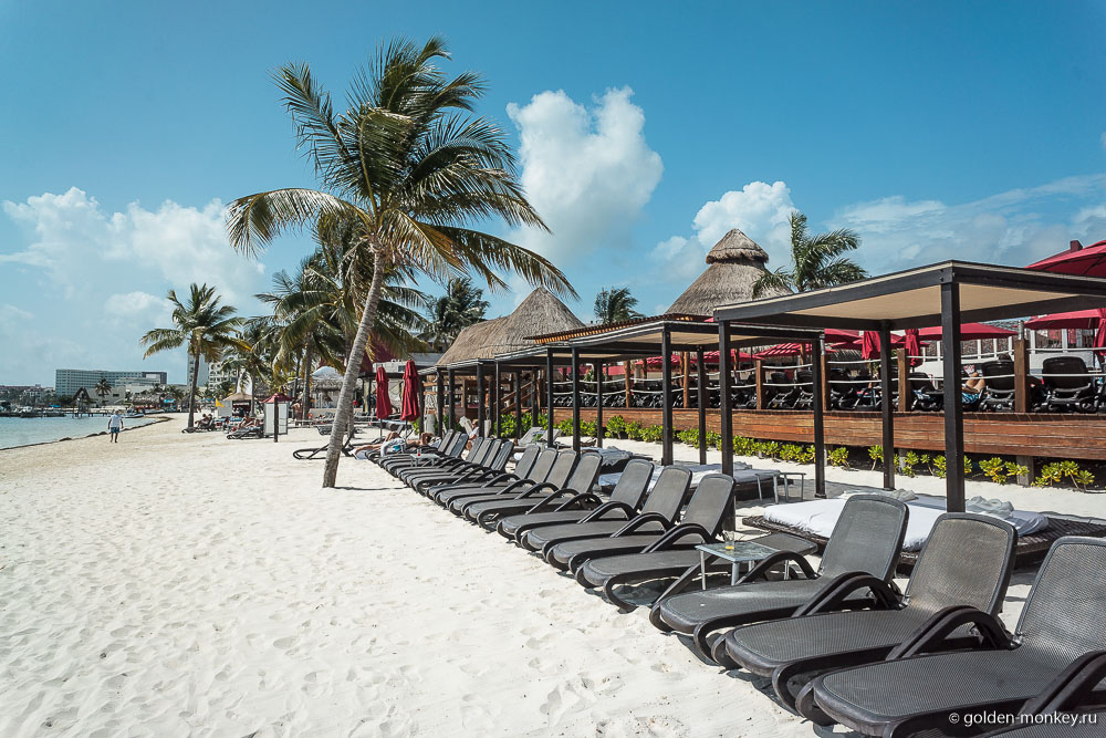 Канкун, лежаки на пляже Линда Канкун, лежаки на пляже Линда