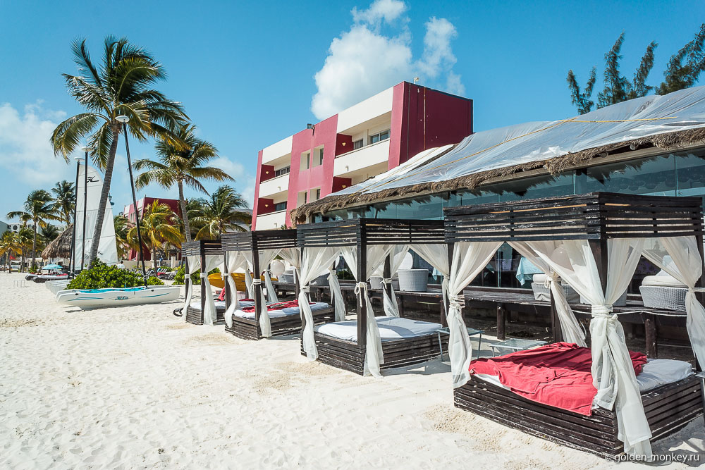 Канкун, лежаки на пляже Линда Канкун, лежаки на пляже Линда