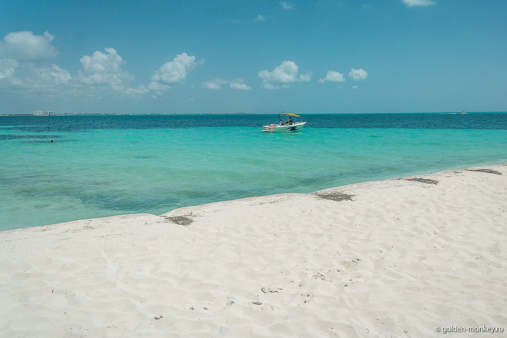 Канкун, голубая вода на пляже Лангоста Канкун, голубая вода на пляже Лангоста