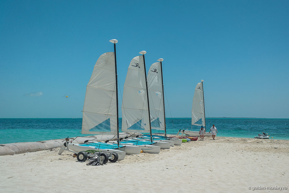 Канкун, кораблики на пляже Пес-Валадор