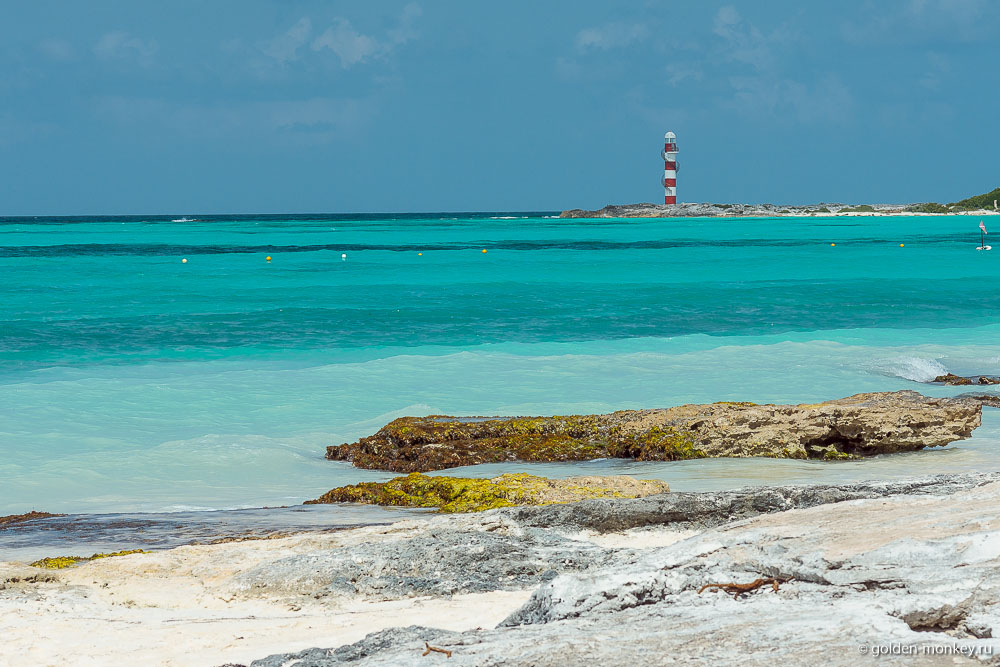 Канкун, маяк на пляже Караколь Канкун, маяк на пляже Караколь