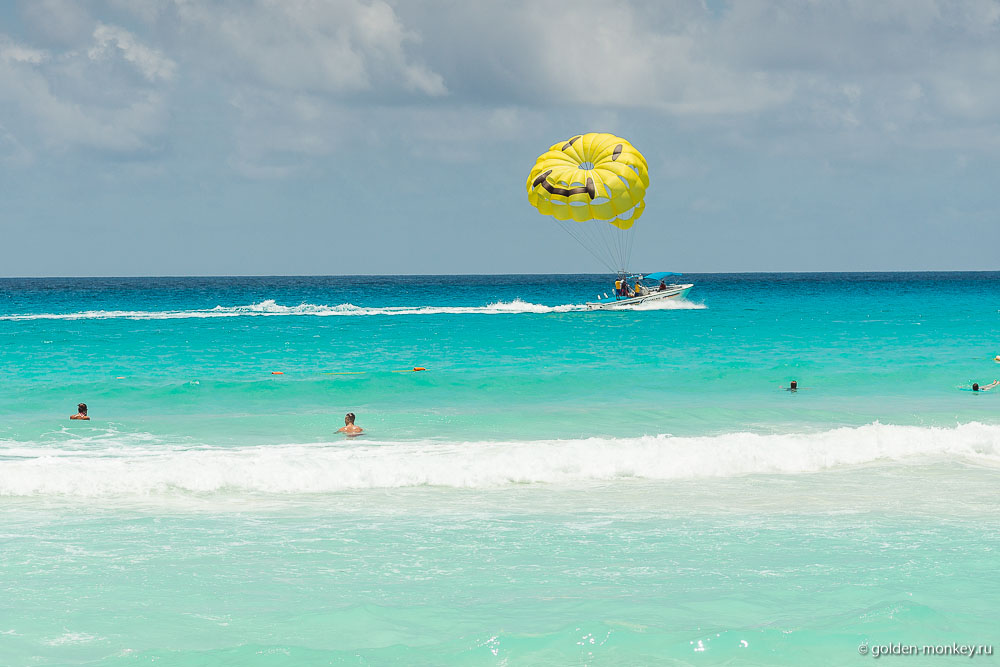 Канкун, полет на парашюте на пляже Байенас