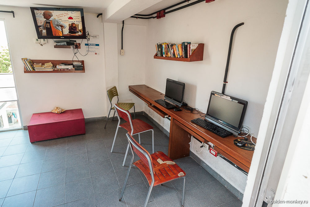 Канкун, Hostel Mundo Joven Cancun, компьютерная комната Канкун, Hostel Mundo Joven Cancun, компьютерная комната