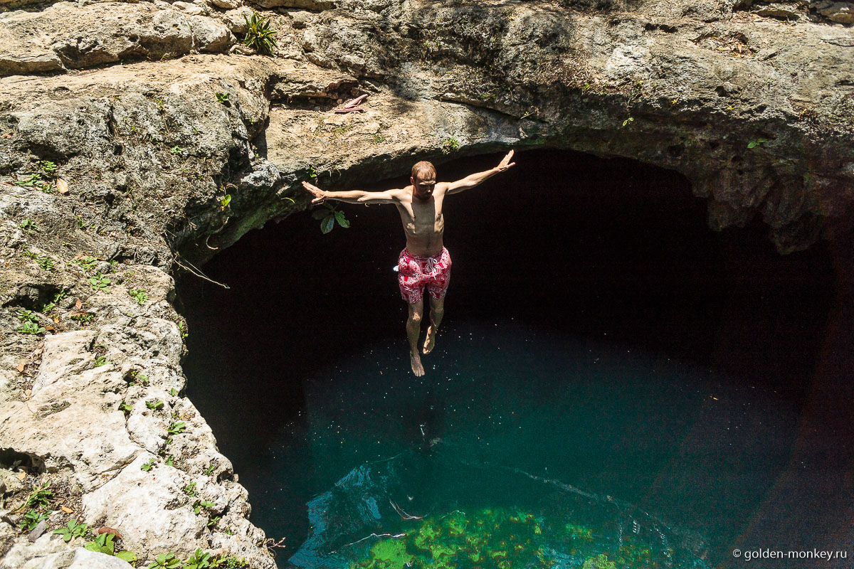Юкатан, Андрюсикс ныряет в сенот Череп Юкатан, Андрюсикс ныряет в сенот Череп