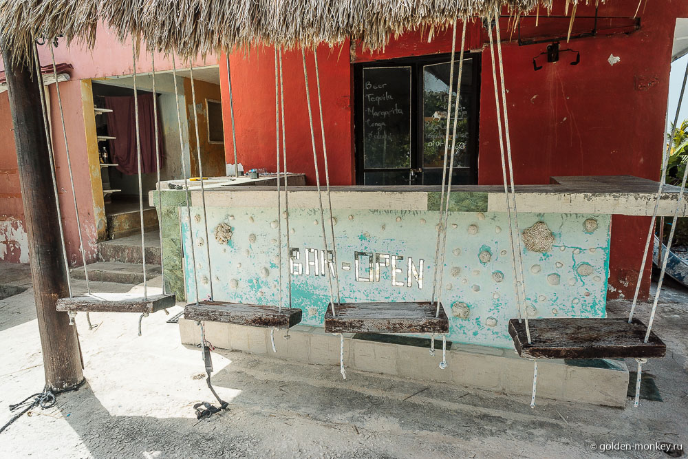 остров Женщин, заброшенный бар остров Женщин, заброшенный бар