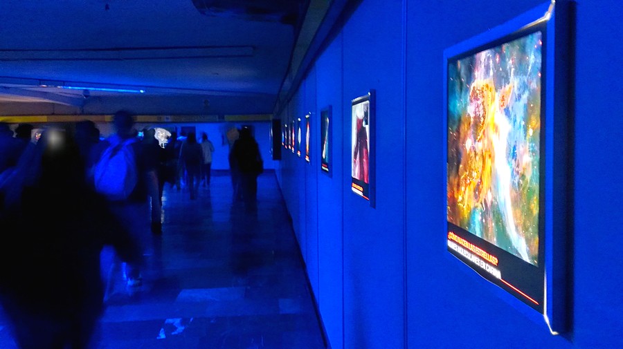 Здесь же, по дороге на работу или в университет, можно пополнить или обновить свои знания о звездах и планетах. Если честно, такого в метро я еще никогда не видела. Сразу захотелось проехаться по всем станциям и посмотреть, что же еще интересненького могли выдумать эти изобретательные мексиканцы. Метро Мехико