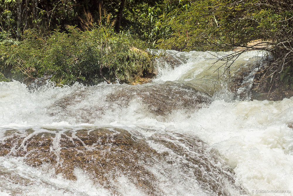 Паленке, парк Агуа-Асуль, вода и камни Паленке, парк Агуа-Асуль, вода и камни
