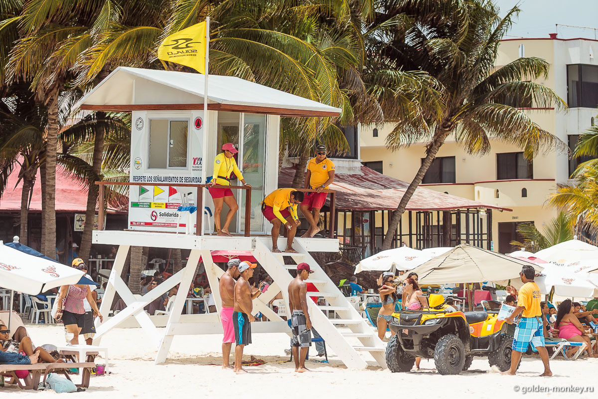 Плайя-дель-Кармен, спасатели на пляже Плайя-дель-Кармен, спасатели на пляже