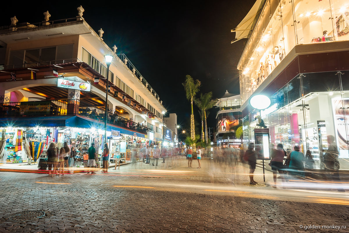 Плайя-дель-Кармен, Пятая авеню ночью Плайя-дель-Кармен, Пятая авеню ночью