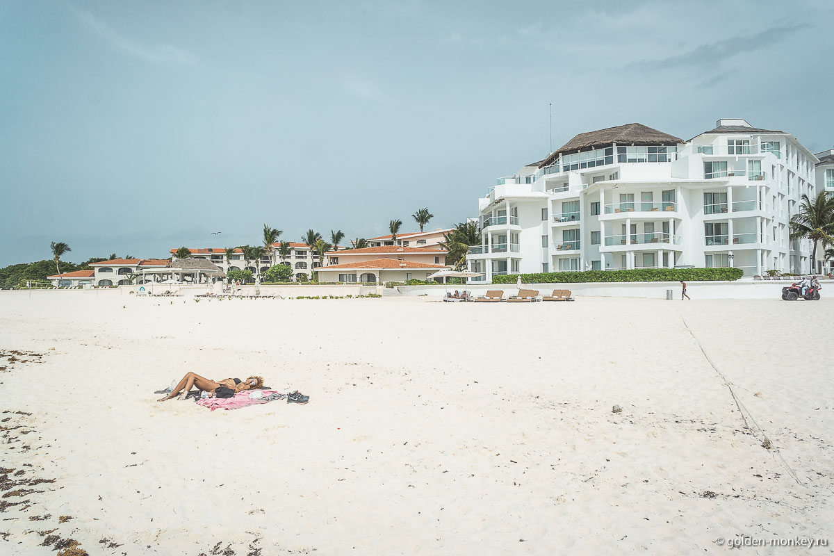 Плайя-дель-Кармен, прибрежный отель за пристанью Плайя-дель-Кармен, прибрежный отель за пристанью