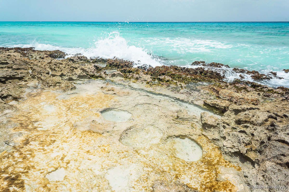 Плайя-дель-Кармен, каменистый берег Плайя-дель-Кармен, каменистый берег