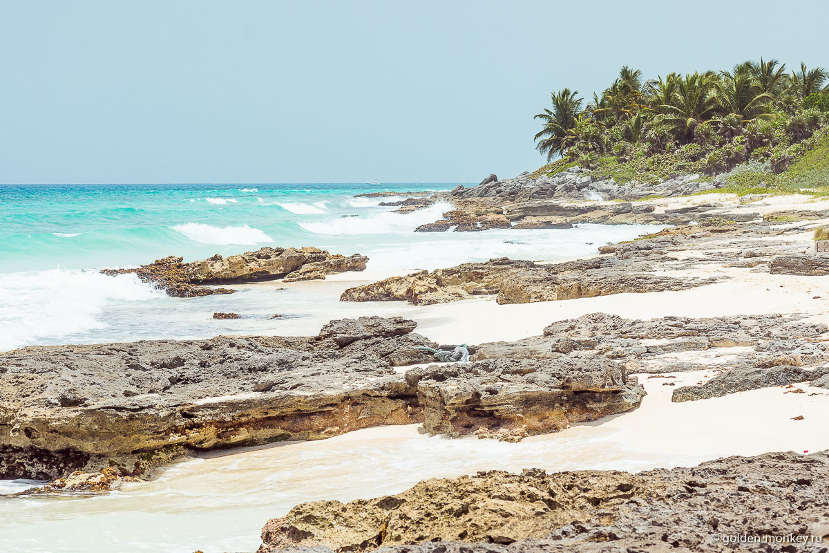 Плайя-дель-Кармен, пляж между городом и парком Шкарет Плайя-дель-Кармен, пляж между городом и парком Шкарет