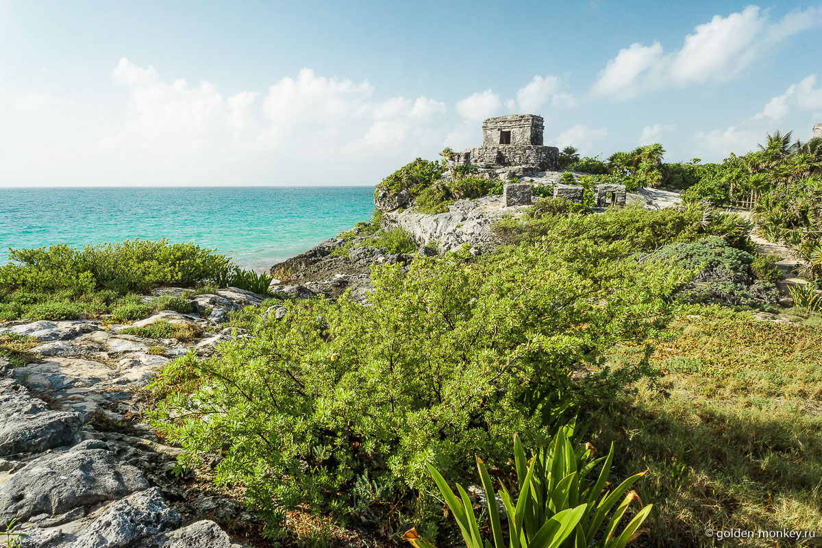 Тулум, пирамида майя на берегу Карибского моря Тулум, пирамида майя на берегу Карибского моря