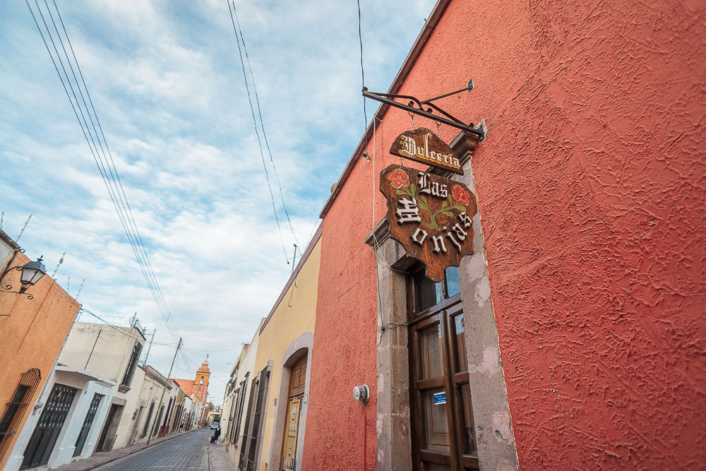 Сантьяго-де-Керетаро, рекламная вывеска Сантьяго-де-Керетаро, рекламная вывеска