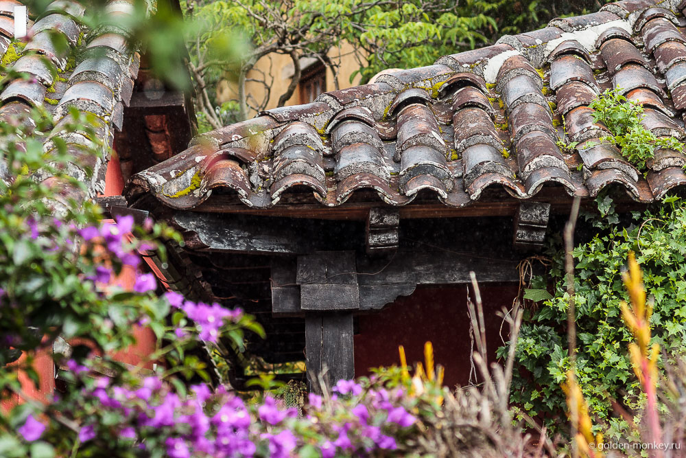 Сан-Кристобаль, черепичная крыша Сан-Кристобаль, черепичная крыша