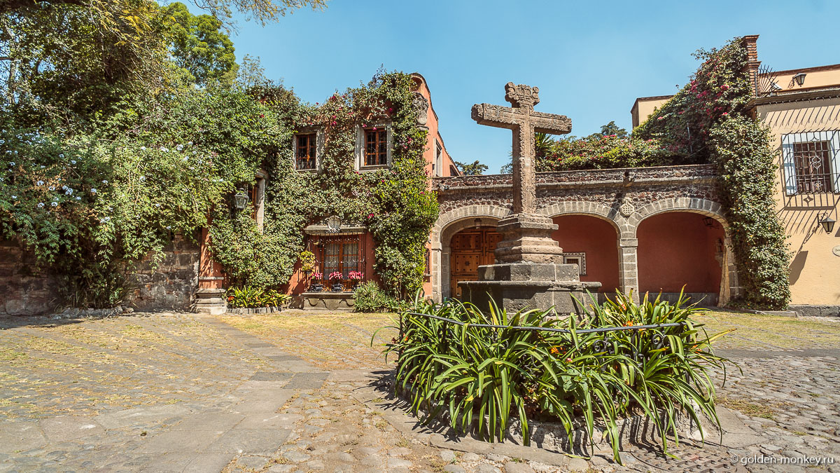 Мехико, дворик в Койоакане Мехико, дворик в Койоакане