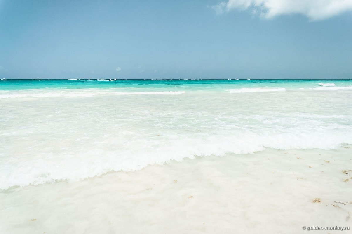 Тулум, море на пляже Эсперанса Тулум, море на пляже Эсперанса