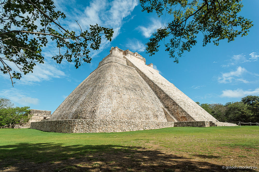 Ушмаль, овальная пирамида Волшебника Ушмаль, овальная пирамида Волшебника