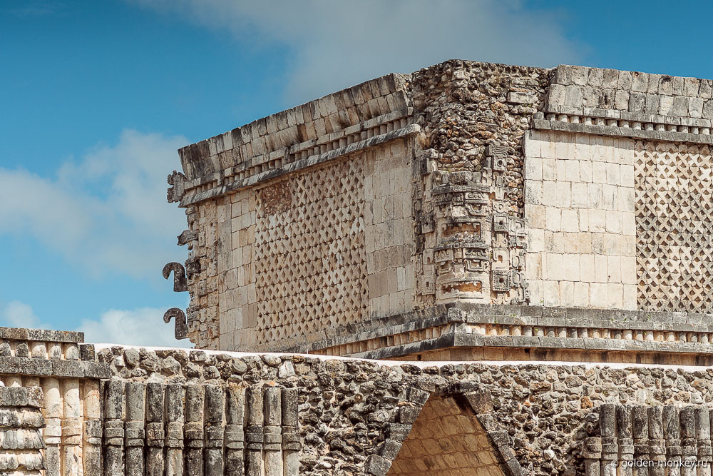 Ушмаль, декоративные украшения на стенах комплекса Ушмаль, декоративные украшения на стенах комплекса