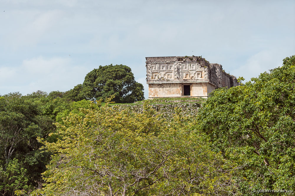 Ушмаль, пирамида среди джунглей Ушмаль, пирамида среди джунглей