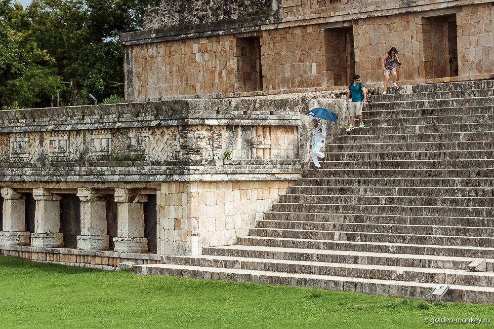 Ушмаль, туристы с гидом Ушмаль, туристы с гидом