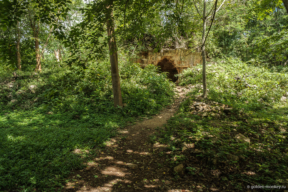 Ушмаль, тропинка в лесу Ушмаль, тропинка в лесу