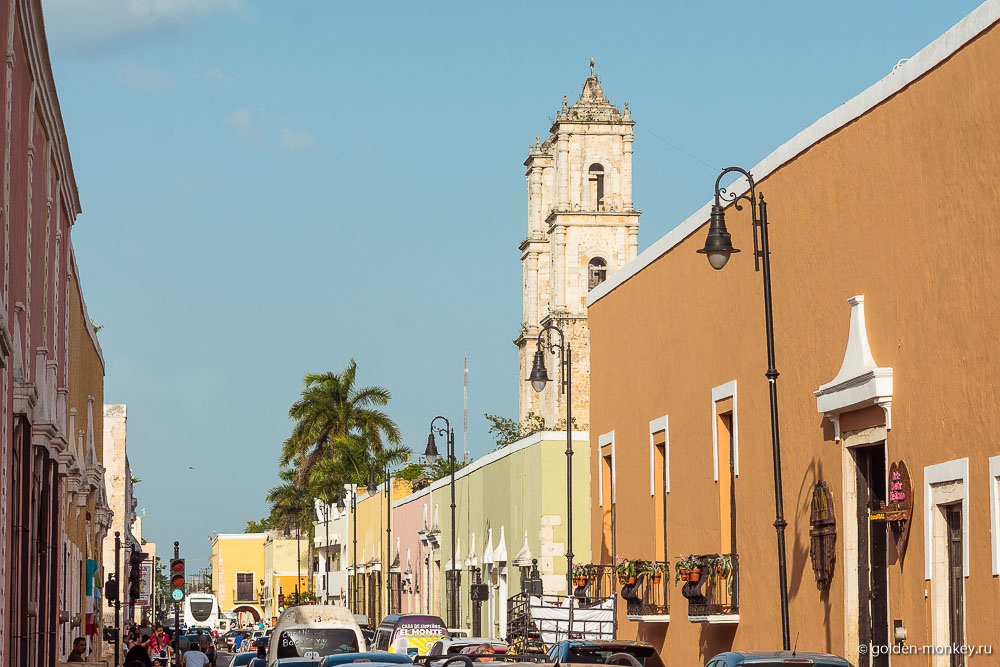 Предвечерняя суета на центральной улице. Вальядолид, центральная улочка