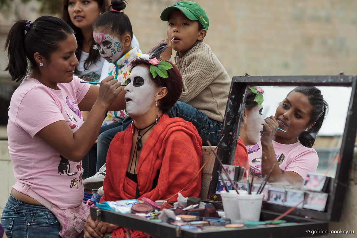 Нанесение праздничного макияжа Нанесение праздничного макияжа