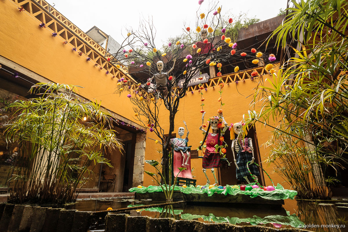 Украшение одного из ресторанных двориков Украшение одного из ресторанных двориков