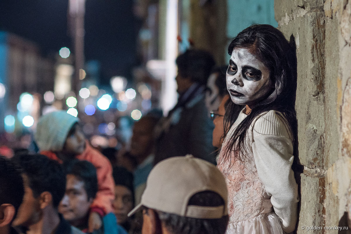 Задумавшаяся девочка Задумавшаяся девочка