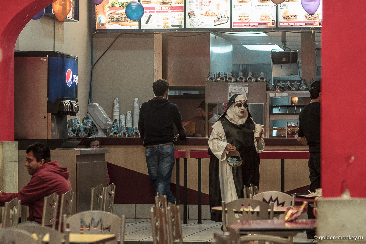 Монашка в Бургер-Кинге Монашка в Бургер-Кинге