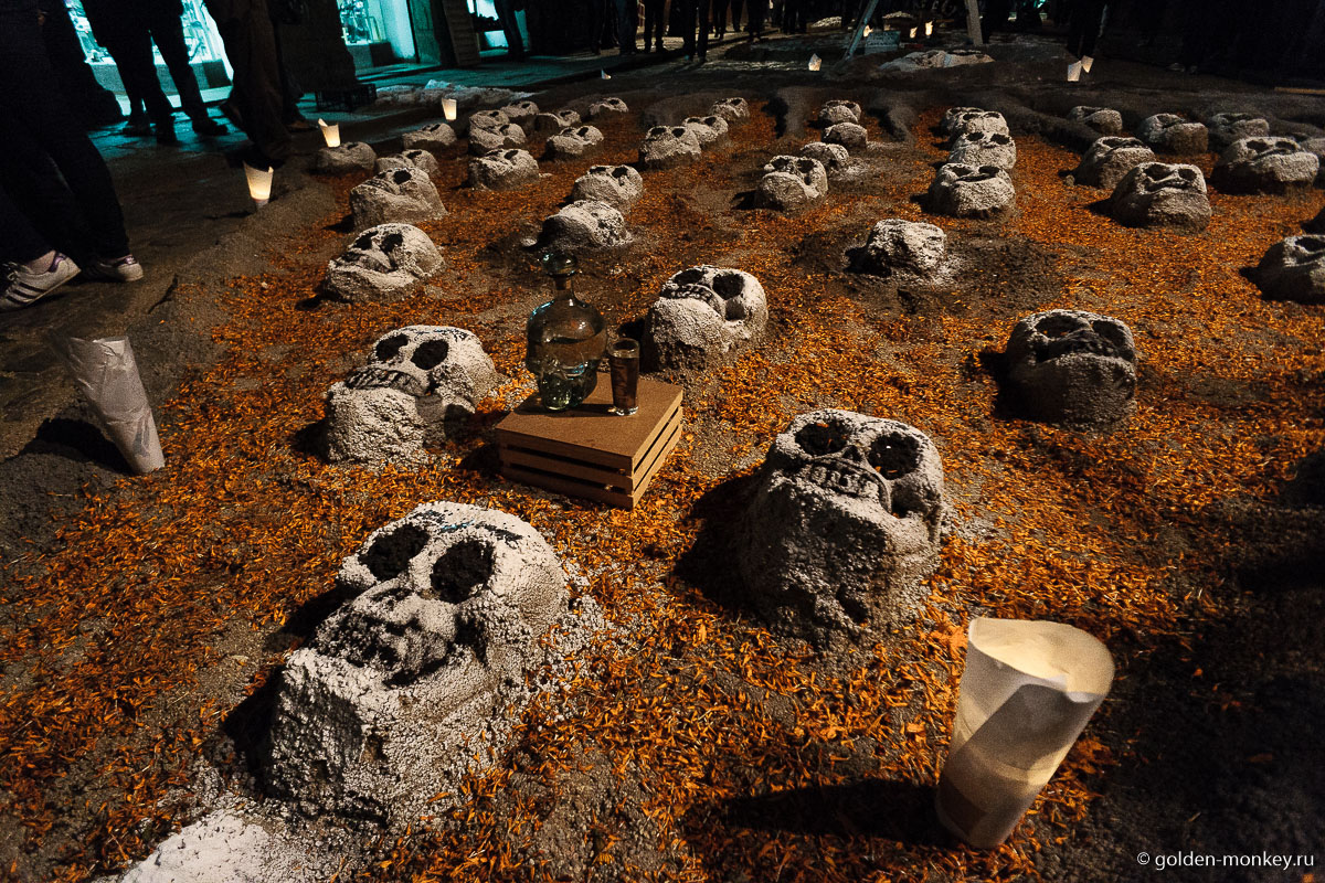 Картина из песка с черепами Картина из песка с черепами