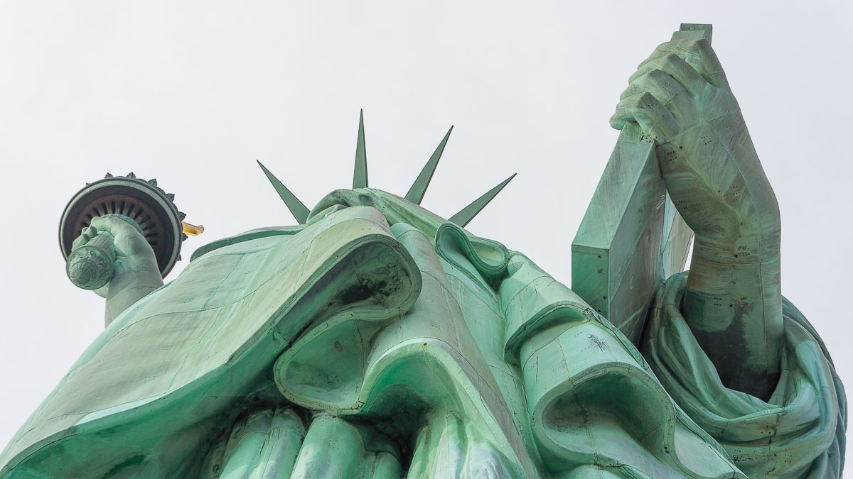 Статуя Свободы снизу Статуя Свободы снизу