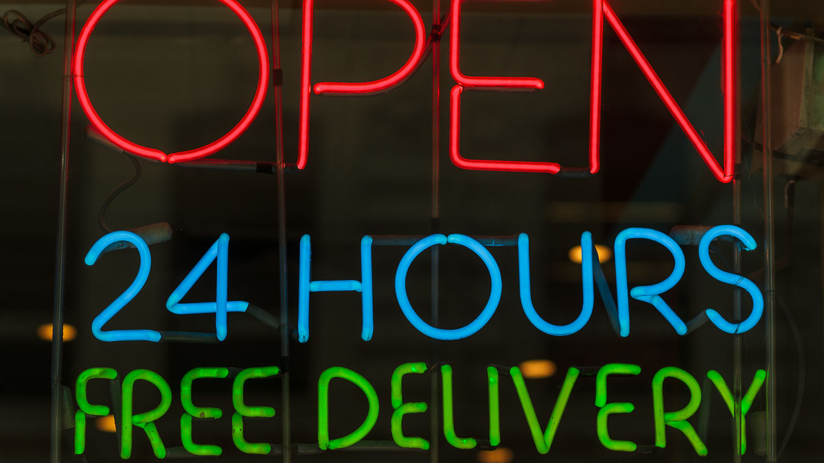 Неоновая вывеска Open 24 hours