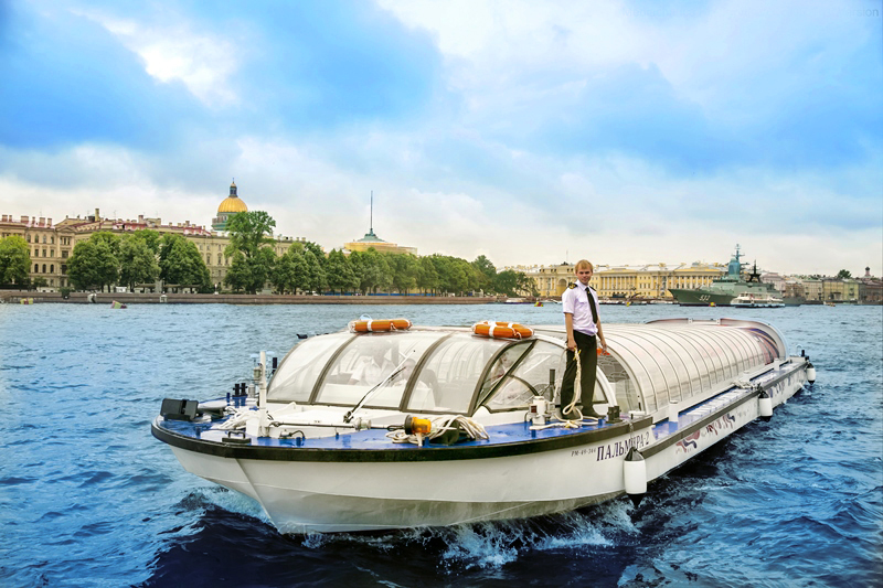 Лодка «Пальмира», маршрут Сити Тур. Канал Круиз, Санкт-Петербург, Россия.