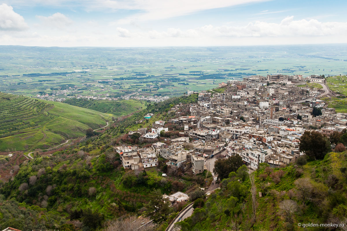 Потрясающий вид со стен замка Крак-де-Шевалье Потрясающий вид со стен замка Крак-де-Шевалье