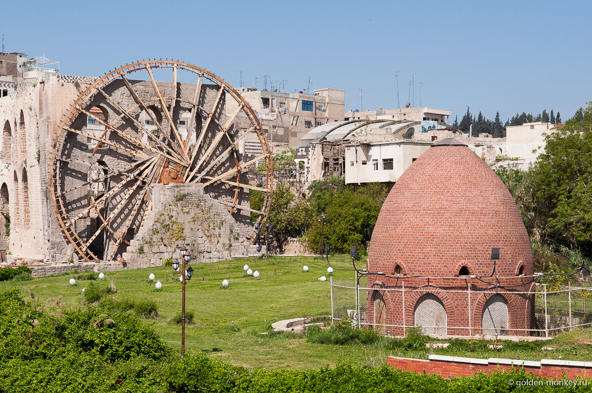 Маленькая нория недалеко от центра Хамы Маленькая нория недалеко от центра Хамы