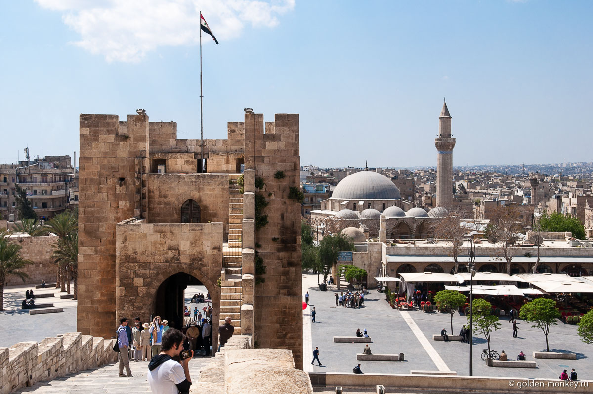 Вид на город и вход в крепость Вид на город и вход в крепость