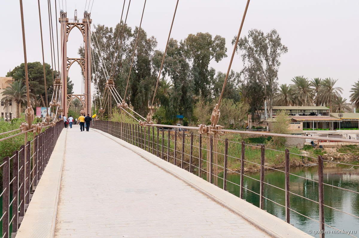 Подвесной мост в Дейр-эз-Зор Подвесной мост в Дейр-эз-Зор