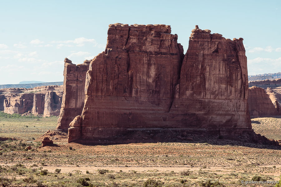 Кстати, в Арках снимались некоторые сцены фильма «Индиана Джонс и последний крестовый поход». Вот этого красавца можно видеть в самом начале. Кстати, в Арках снимались некоторые сцены фильма «Индиана Джонс и последний крестовый поход». Вот этого красавца можно видеть в самом начале.