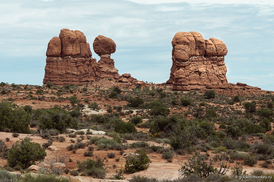 Монументы парка Арки. Монументы парка Арки.