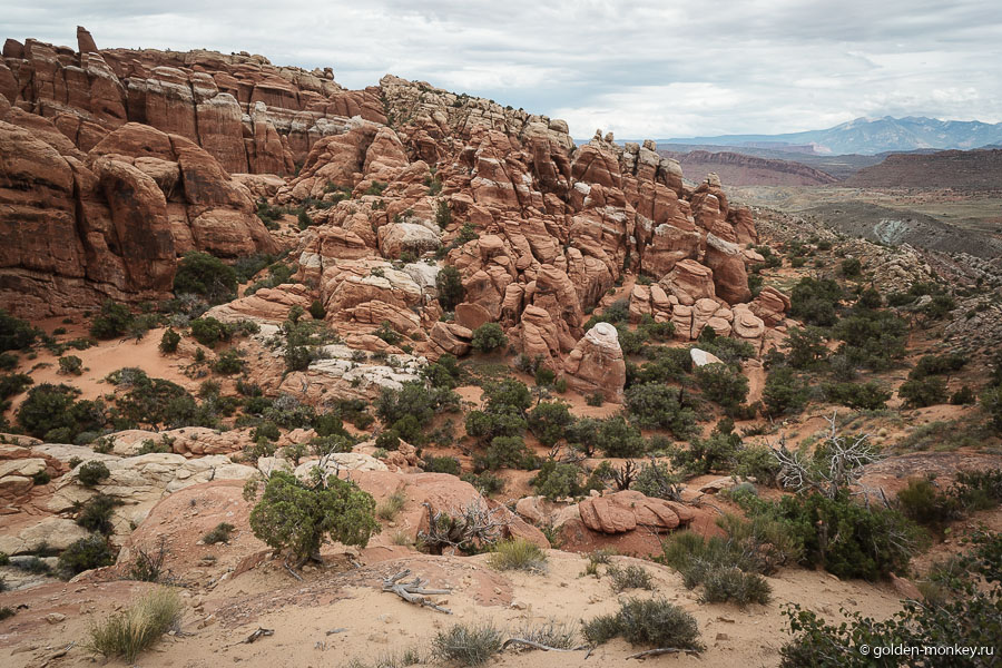 Вид со смотровой площадки на Fiery Furnace, парк Арки, США Вид со смотровой площадки на Fiery Furnace, парк Арки, США