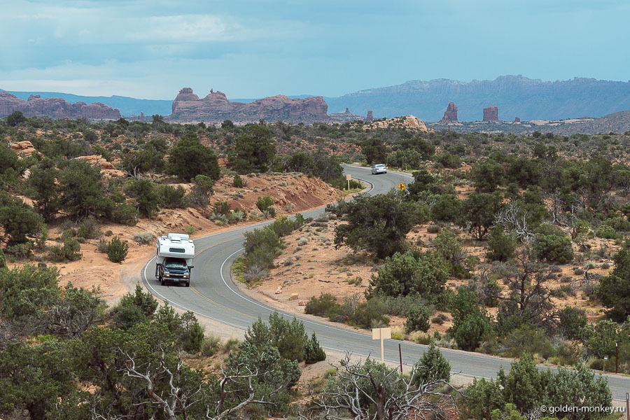 «А дорога серою лентою вьется…» «А дорога серою лентою вьется…»
