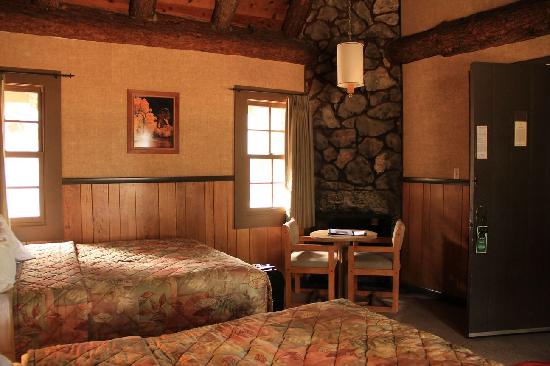 Обстановка внутри домика, отель The Lodge at Bryce Canyon.